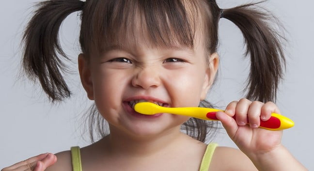 escovação-dental-das-crianças
