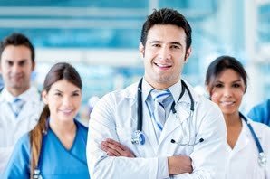 equipe-de-enfermeiros-e-médicos